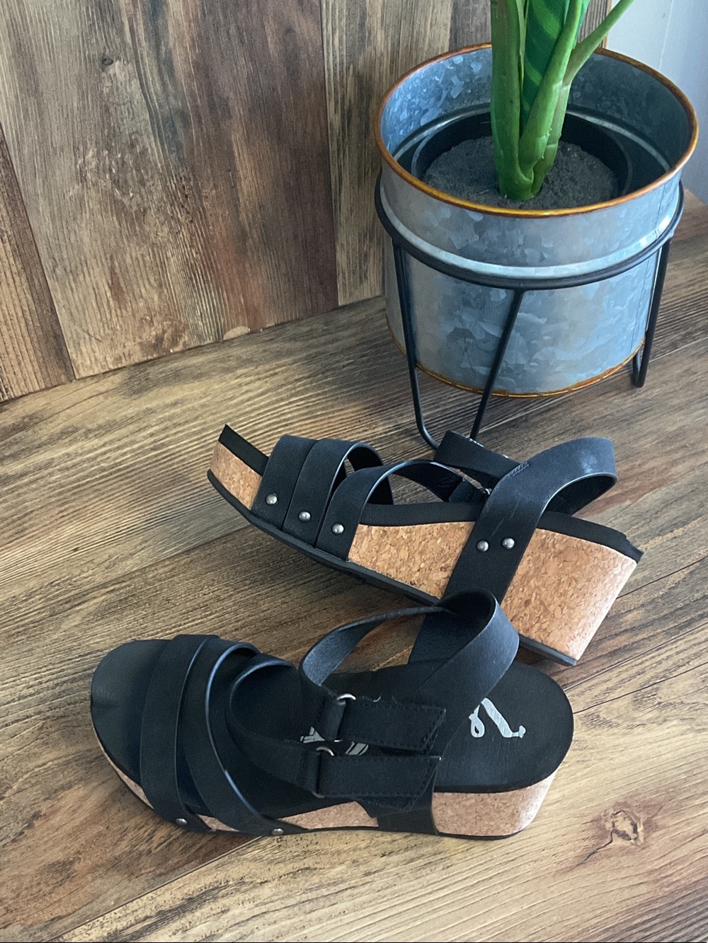 Very G Hariett Wedge Sandals 7
